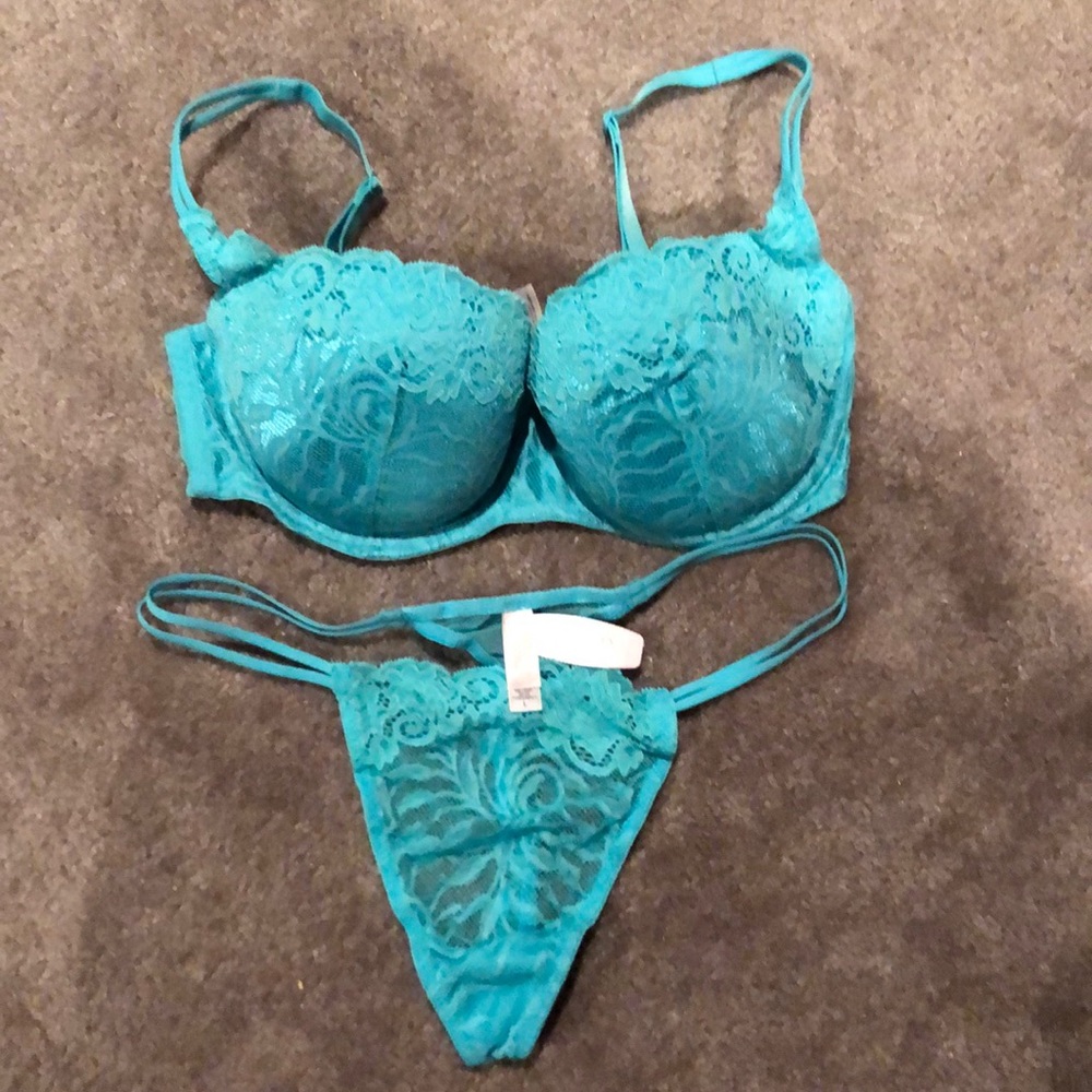Vintage Victoria’s Secret aqua bra & thong set 36D & L